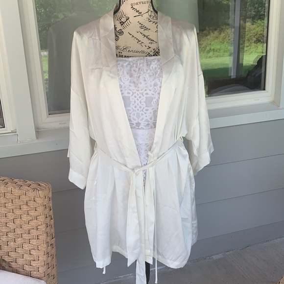 Victoria secret bridal silk robe - Picture 5 of 10